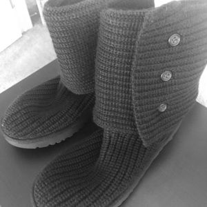 Woman’s UGG Classic Cardy Knit Boot Size 9